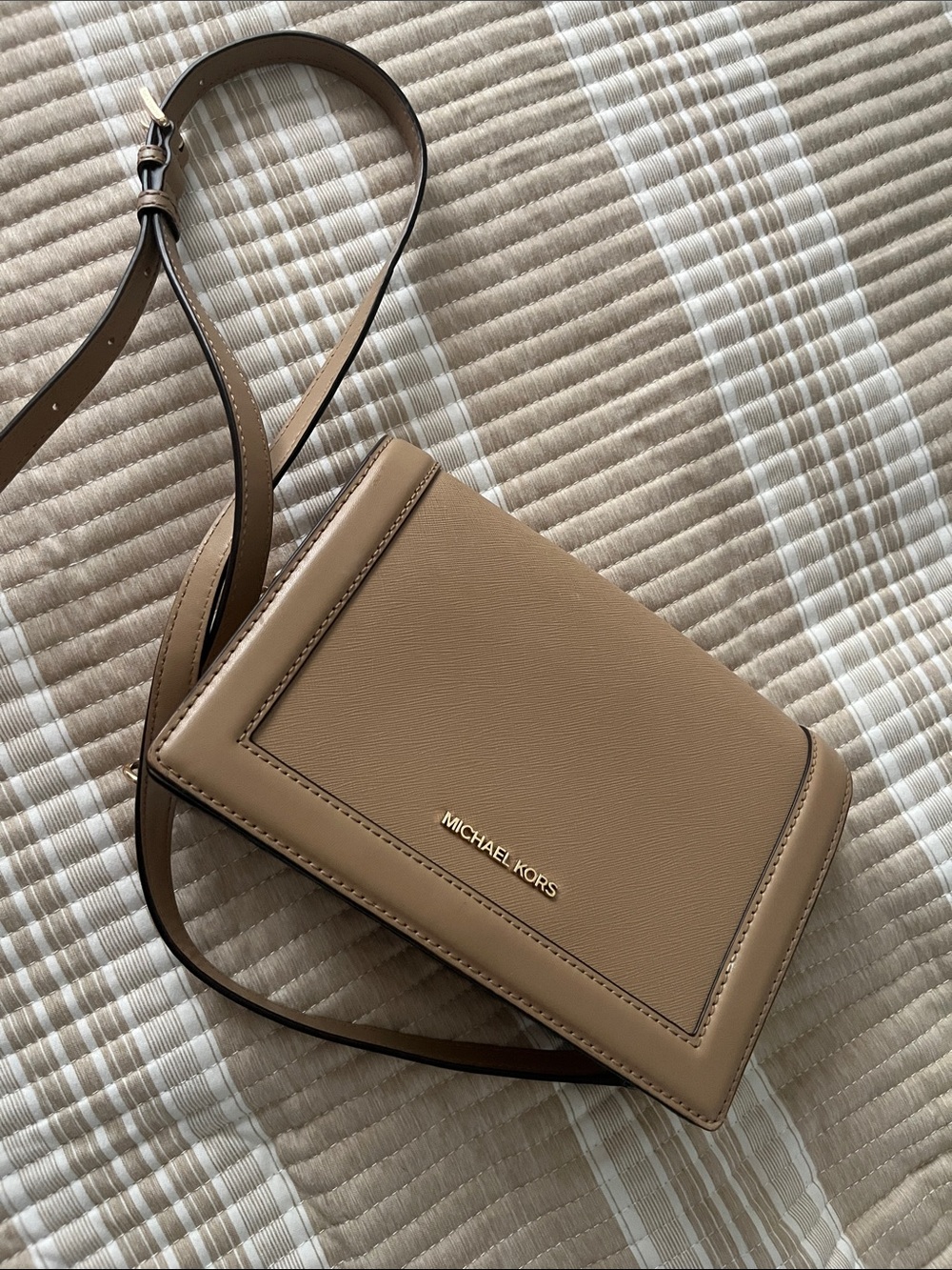 Michael Kors Beige/Tan Leather Shoulder Bag
